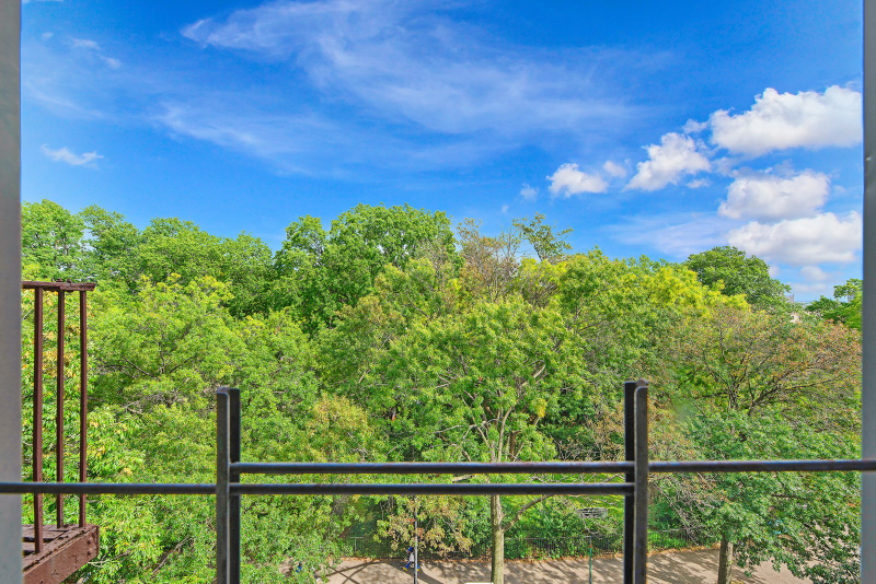 3119 Bainbridge Ave - Photo 2 of 5