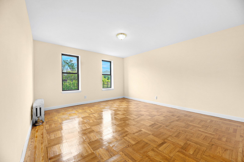 3119 Bainbridge Ave - Photo 3 of 5