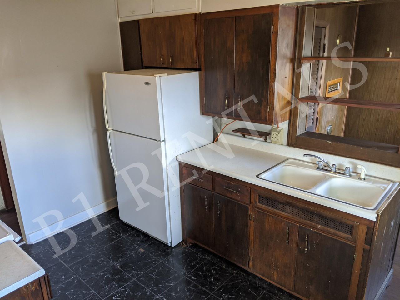 724 N Elm St #1 - Photo 4 of 10