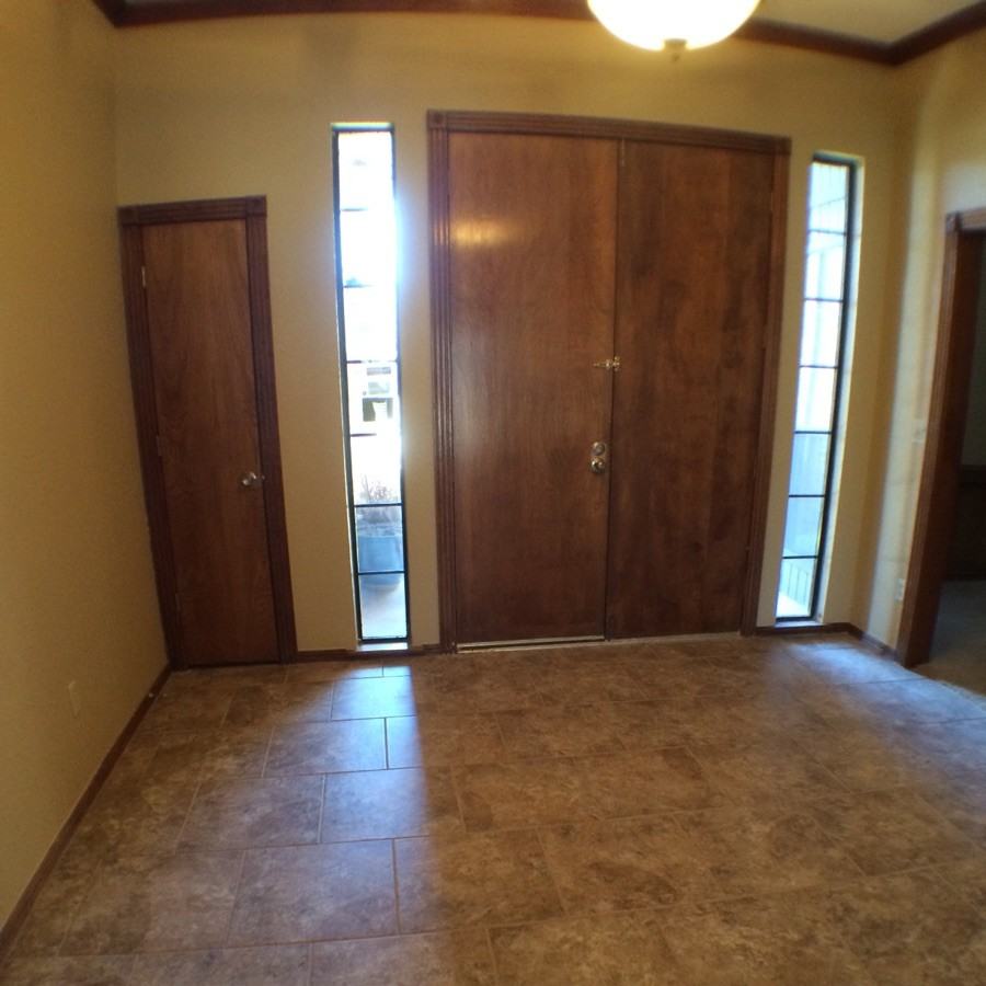 14028 Apache Dr - Photo 3 of 41