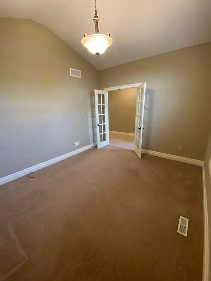 2080 Beaverbrook Ave #27 - Photo 3 of 20