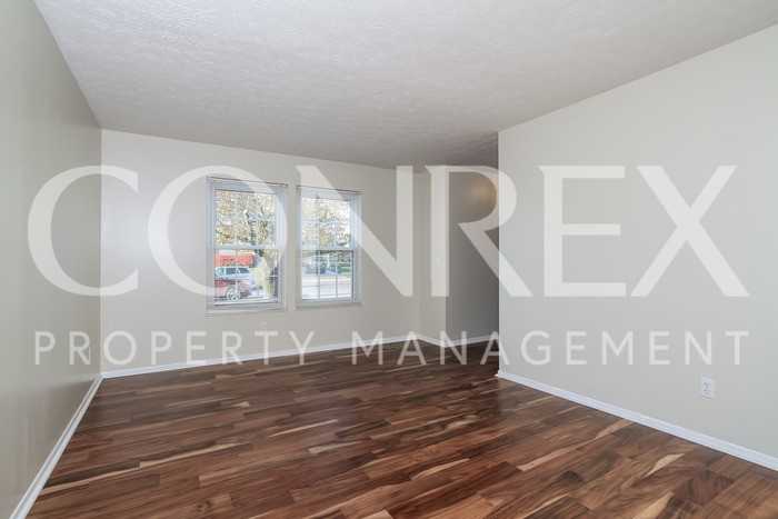 110 Stonegate Dr - Photo 3 of 9