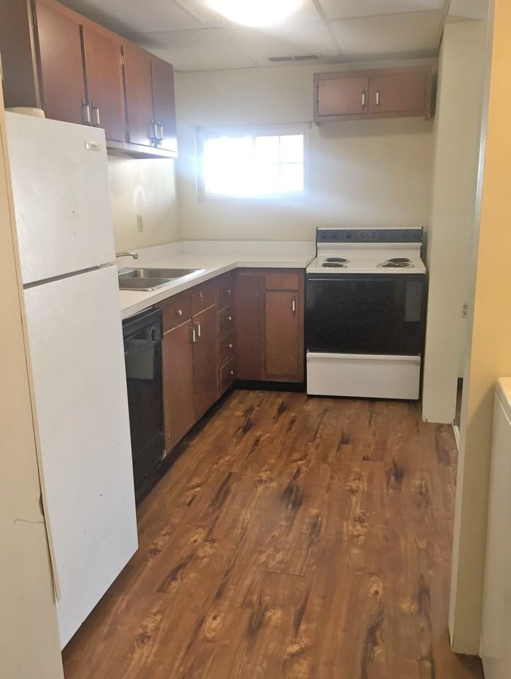 390 Forest Avenue #B - Photo 3 of 8