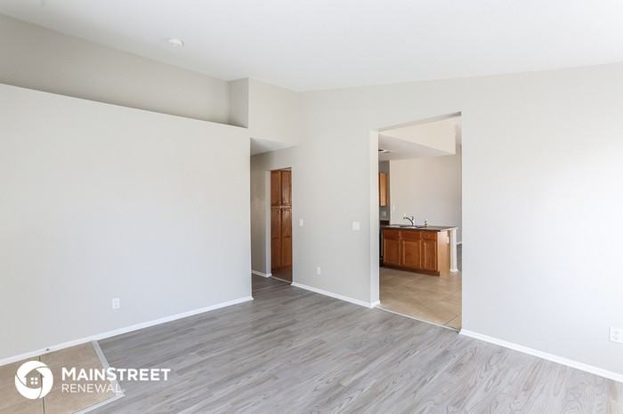 4801 N 85th Ave - Photo 3 of 16