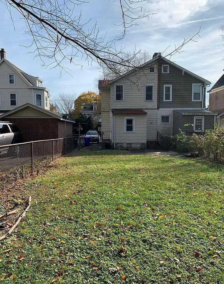 208 Central Ave - Photo 3 of 10
