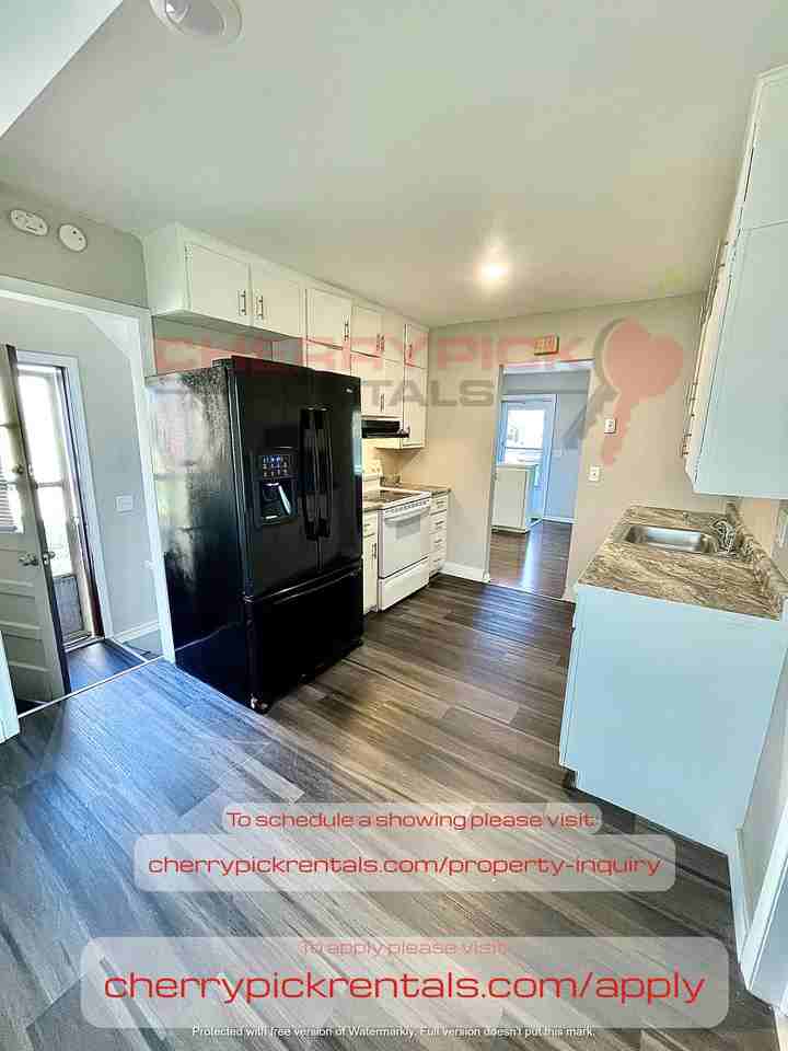 5430 North 69th Avenue - Photo 2 of 15