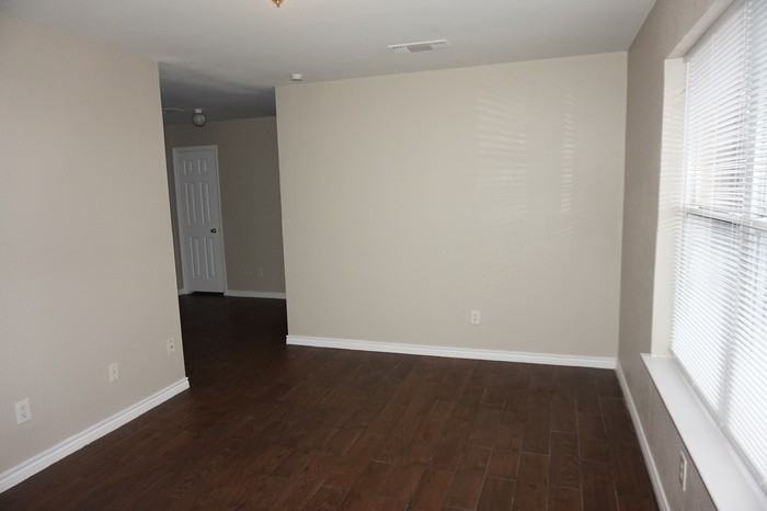 2115 Bethune St - Photo 2 of 9