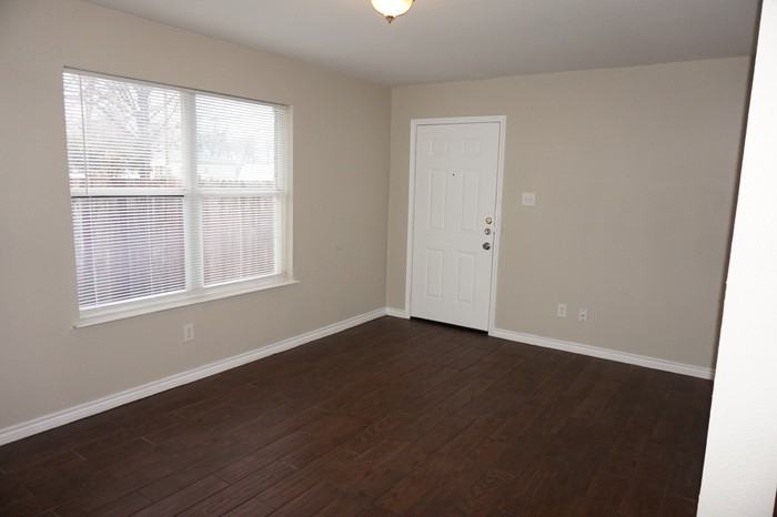2115 Bethune St - Photo 3 of 9