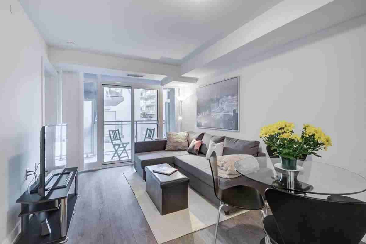 525 Adelaide Street West #1201