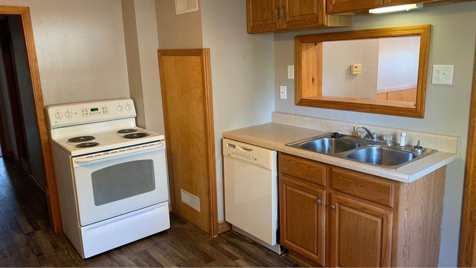 1011 Park Dr #1 - Photo 5 of 18