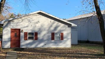 featured image of 1011 Park Dr #1