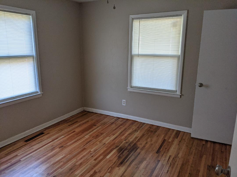 1626 E 43rd St S - Photo 3 of 4