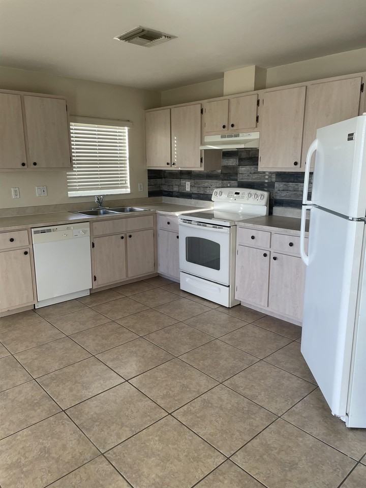 829 Ne 15th Ln #1 - Photo 2 of 10