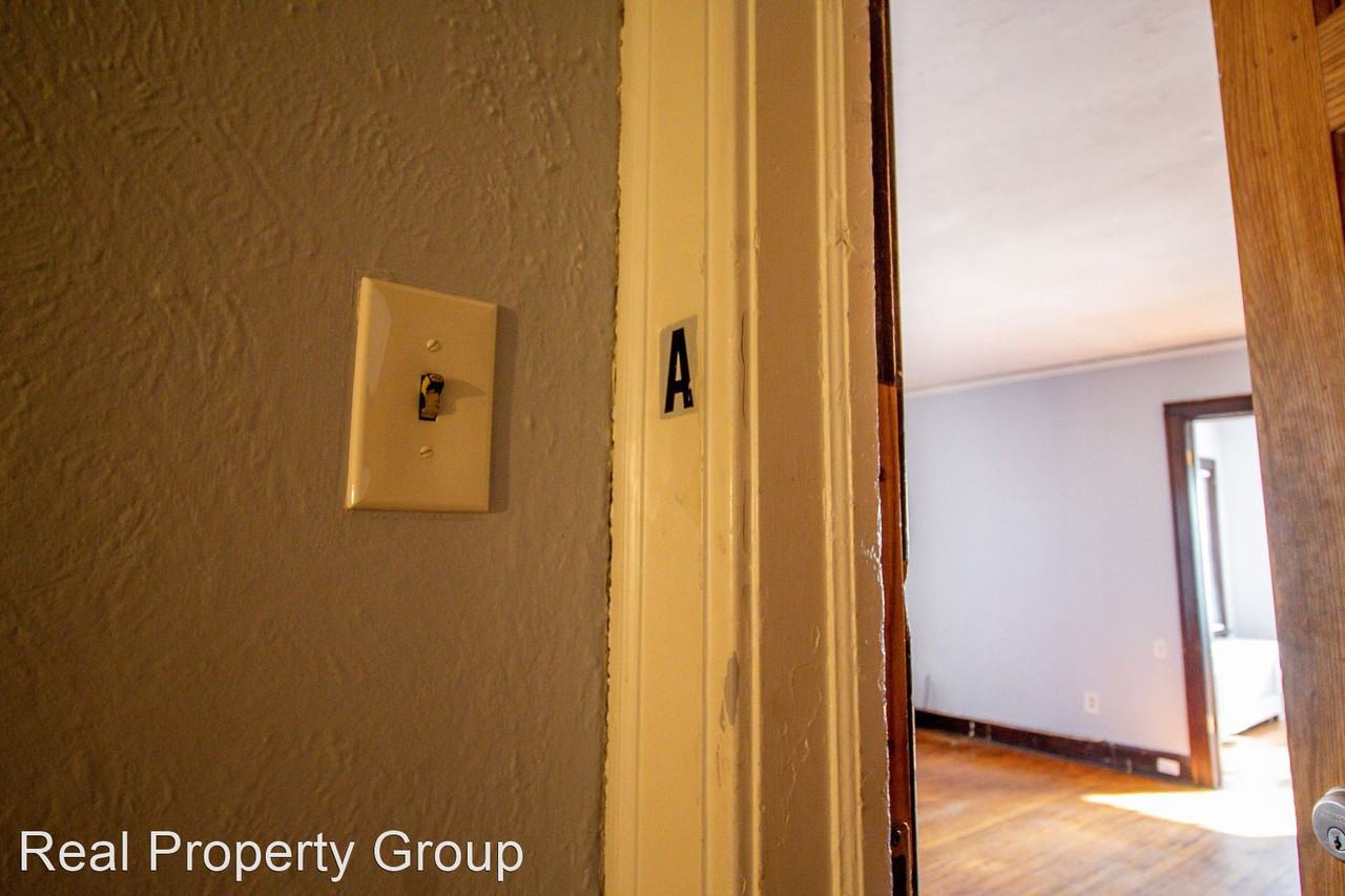 205 S College - Photo 2 of 34