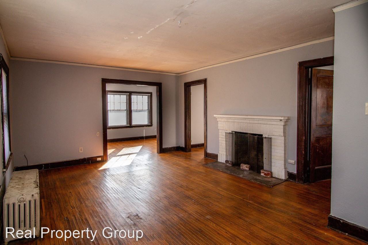 205 S College - Photo 3 of 34