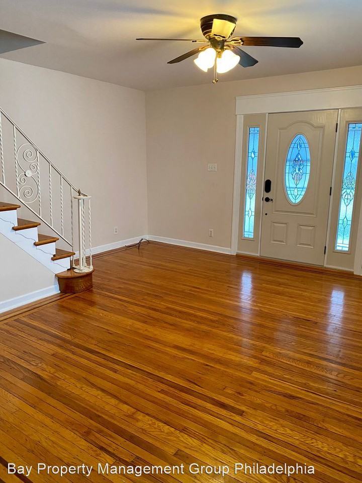 1135 Harding Dr - Photo 3 of 23