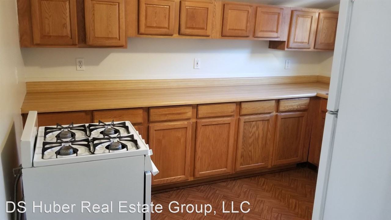 135 Lathrop St - Photo 2 of 6
