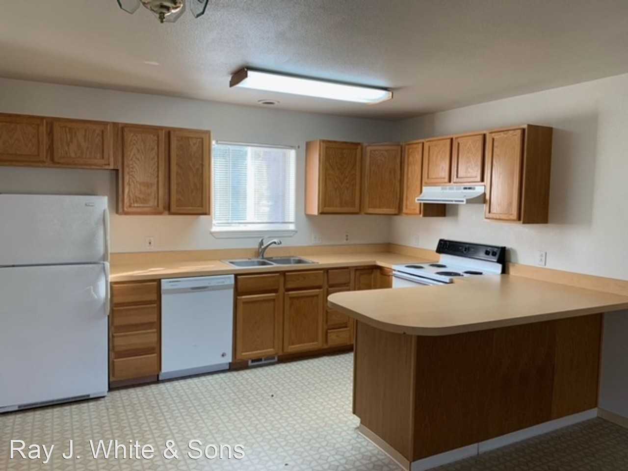 1583-1583 1/2 POPLAR - Photo 3 of 14