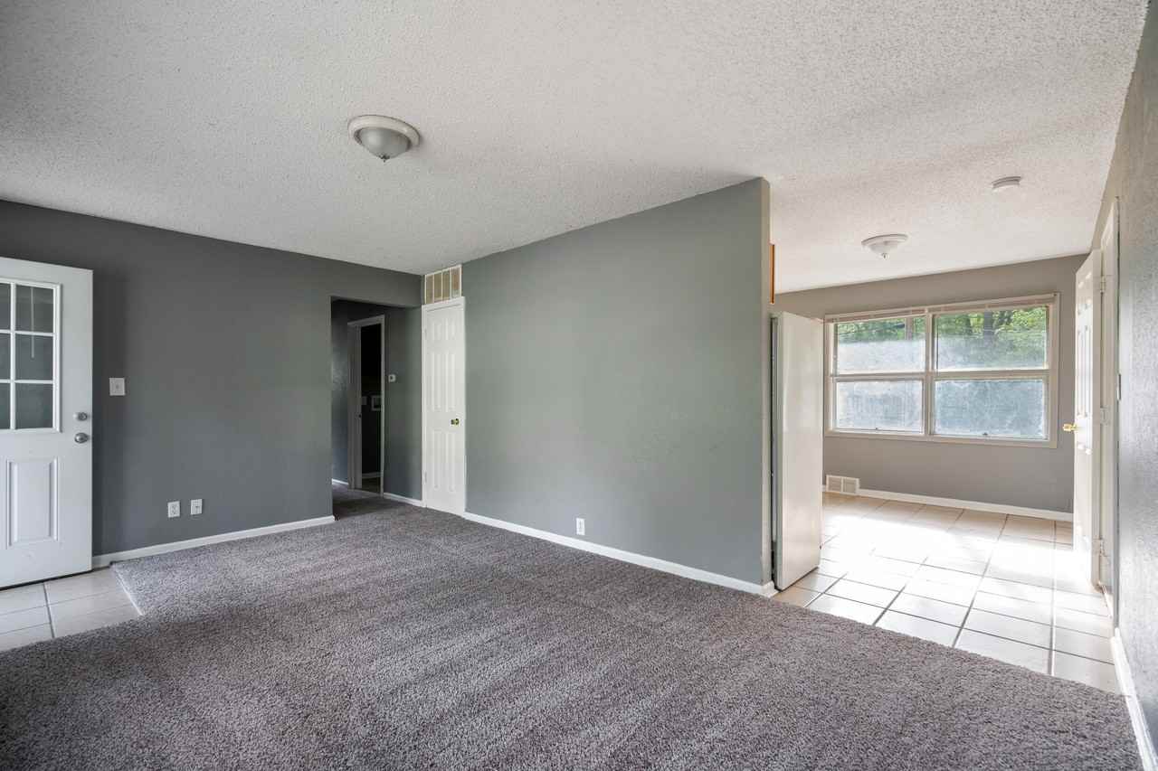 11201 Crystal Ave - Photo 3 of 12