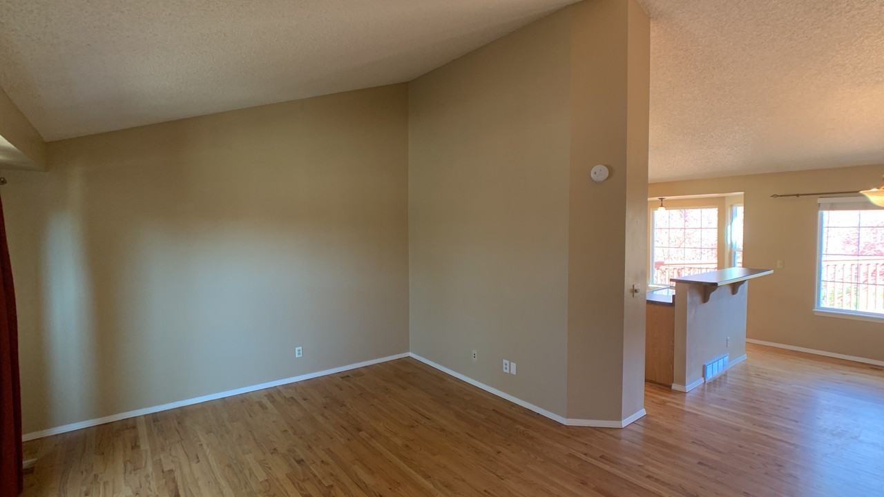 3840 Hickory Hill Dr - Photo 3 of 12