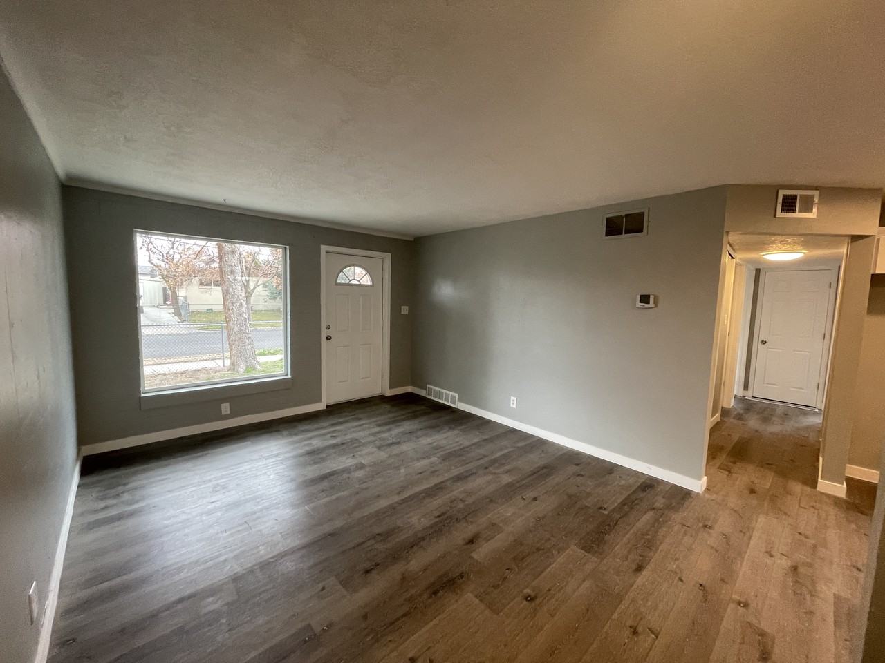 1170 W Illinois Ave - Photo 2 of 21