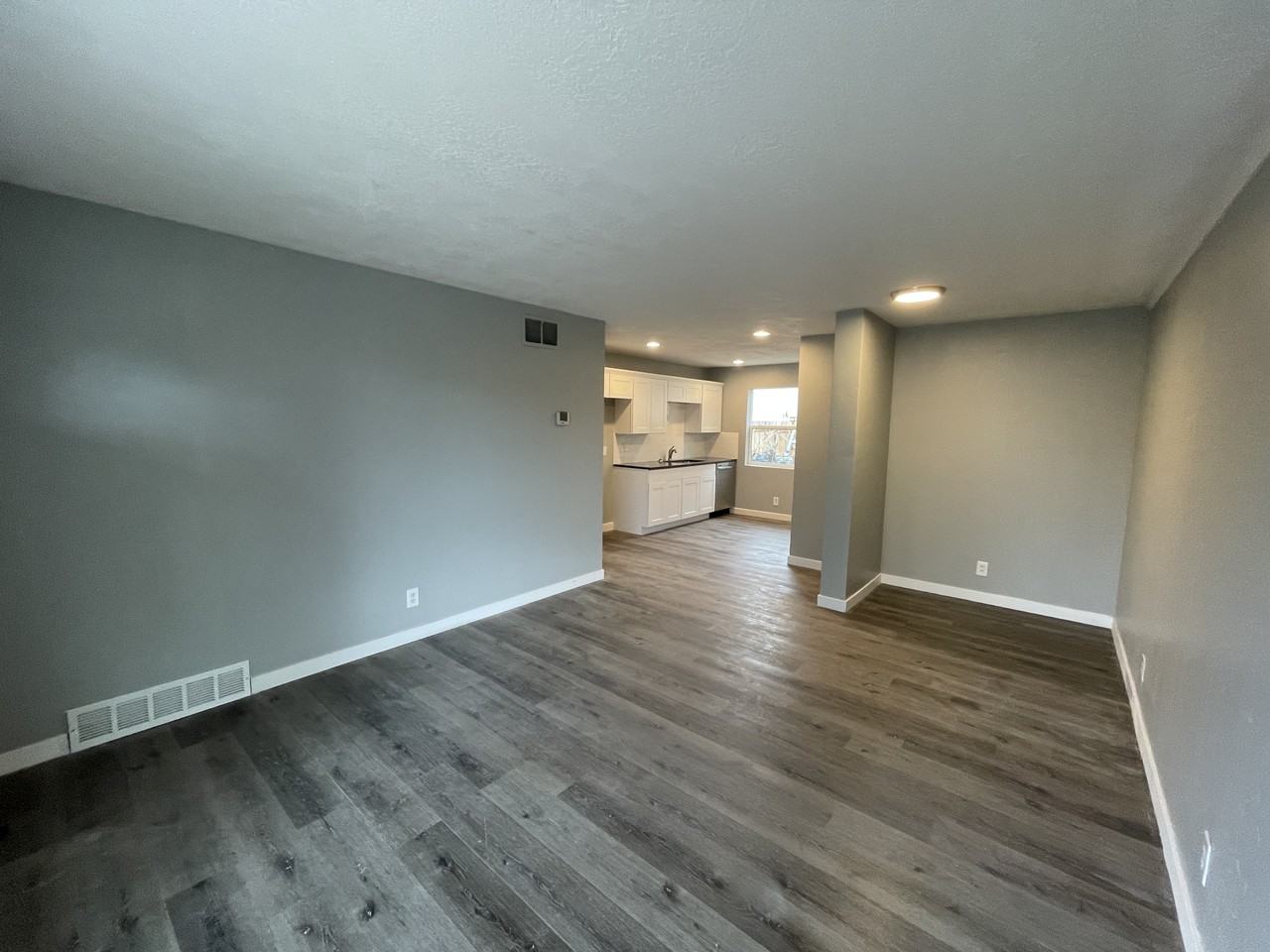 1170 W Illinois Ave - Photo 3 of 21