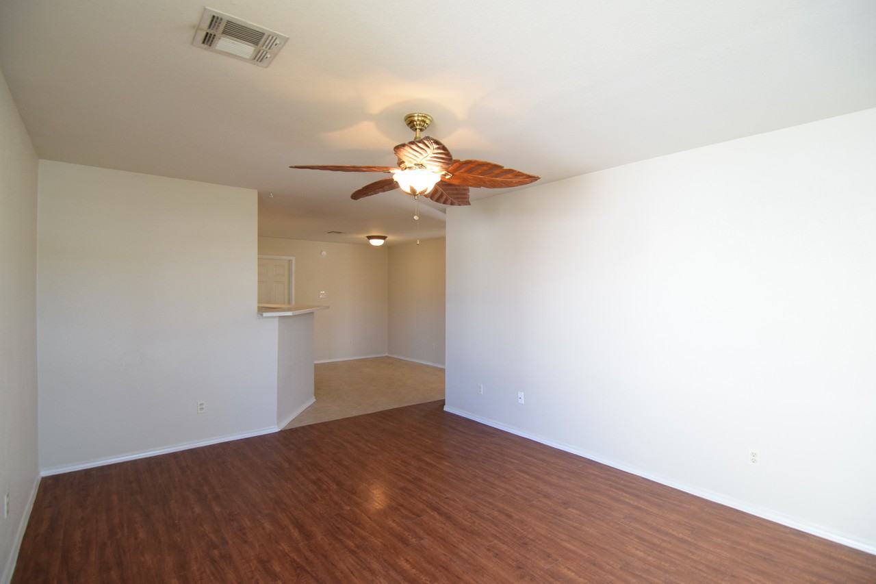 1404 Fox Creek Dr - Photo 6 of 17