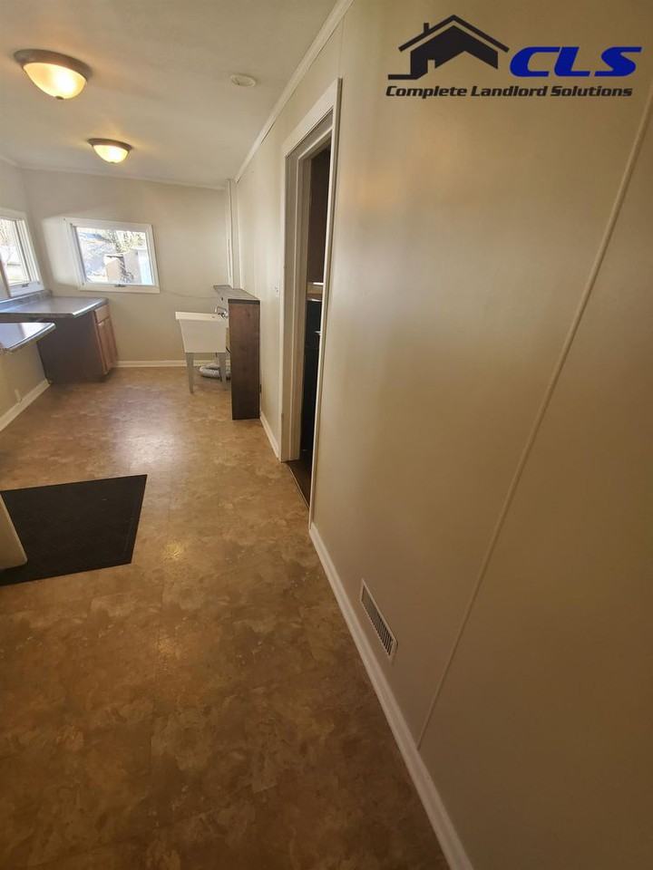 824 824 East Harris Street Front House - Photo 3 of 10