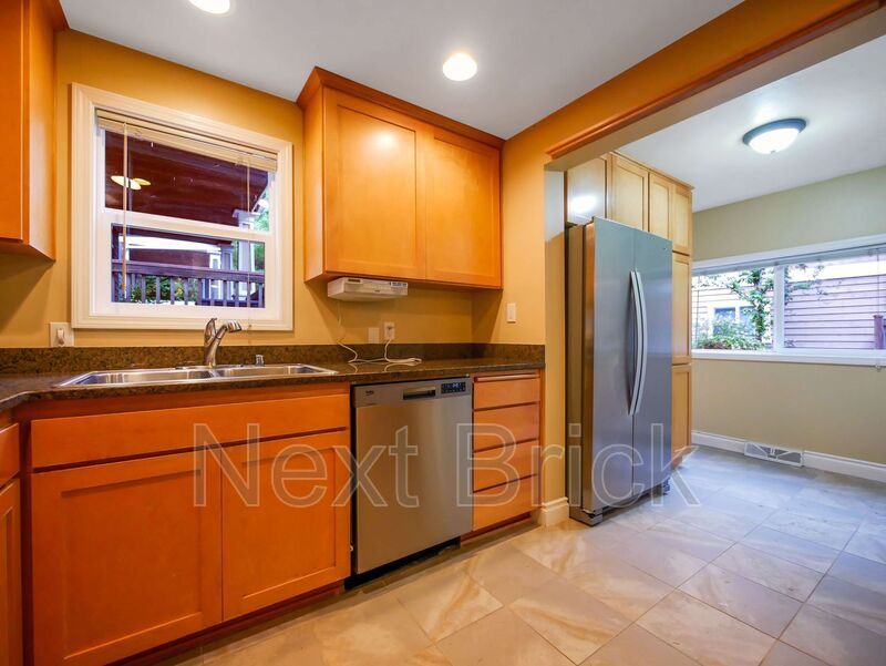 2547 Ne 85th St - Photo 2 of 25