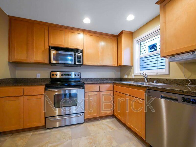 2547 Ne 85th St - Photo 3 of 25