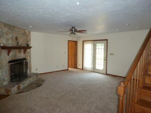 8343 Deerfoot Dr - Photo 3 of 10