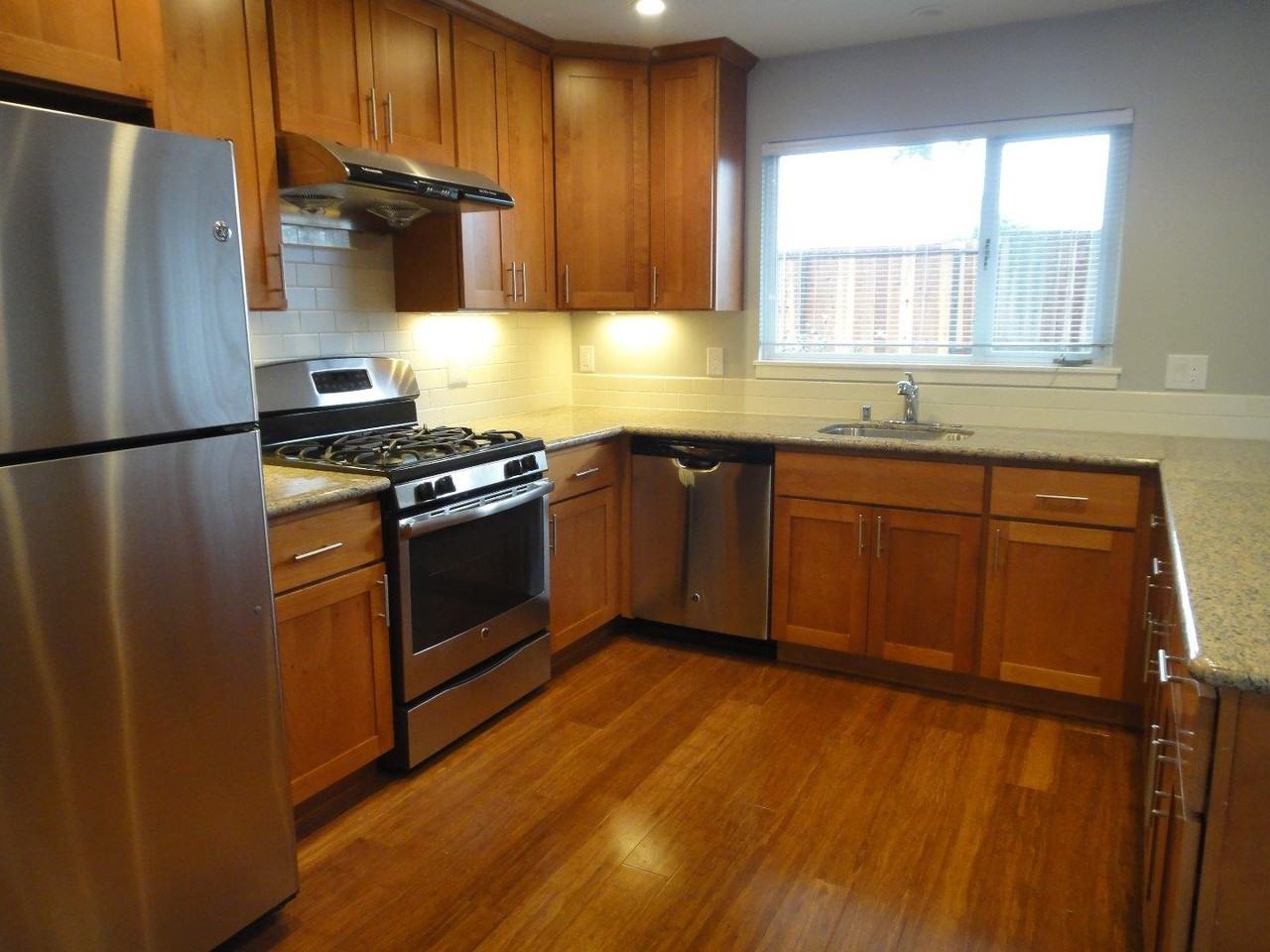 309 Camaritas Ave - Photo 3 of 16