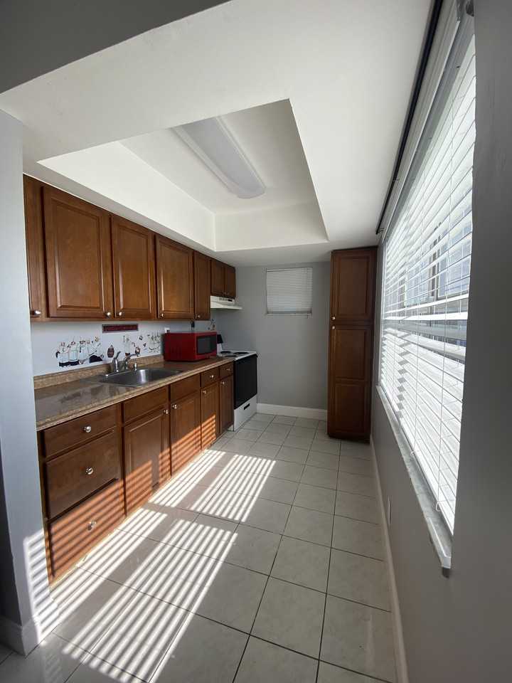 321 Sw 14th St #1 - Photo 3 of 14