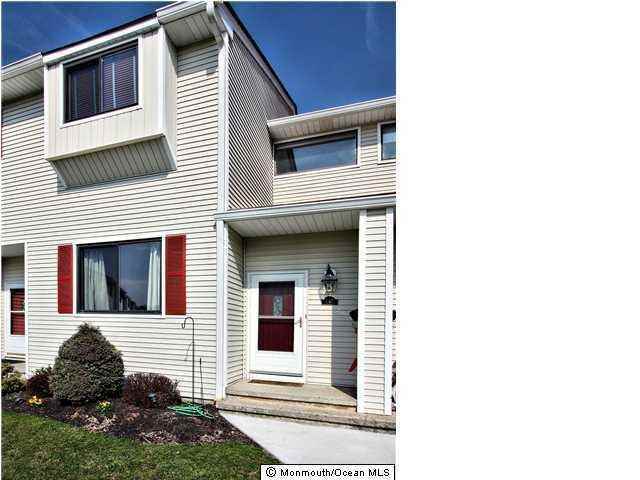 443 Middlewood Rd - Photo 2 of 18