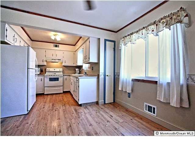 443 Middlewood Rd - Photo 3 of 18