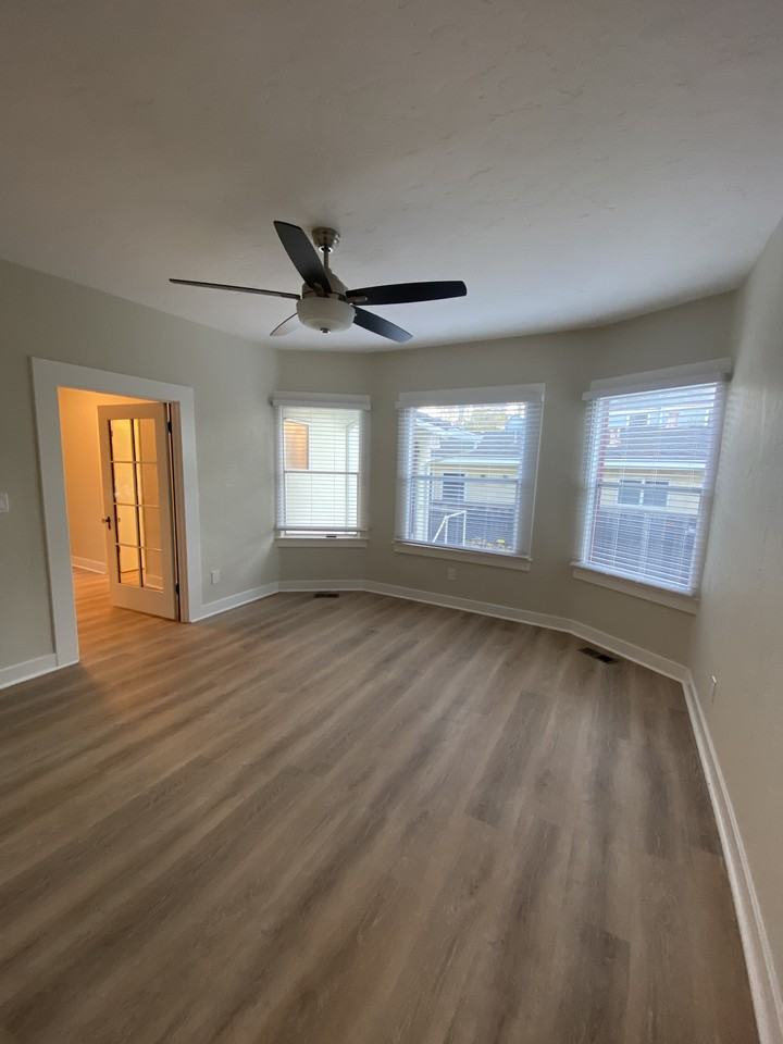 223 Tait Avenue - Photo 3 of 26