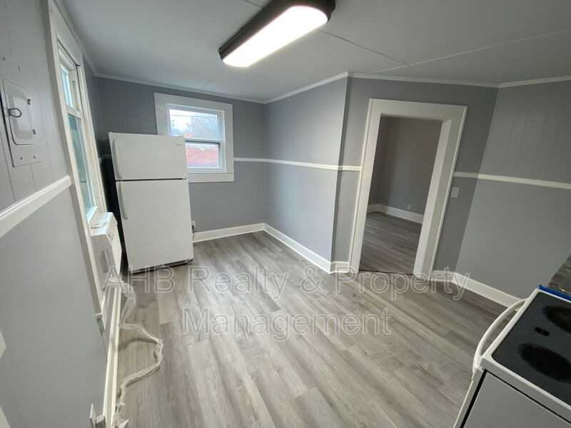 426 S Beaumont Ave - Photo 6 of 11