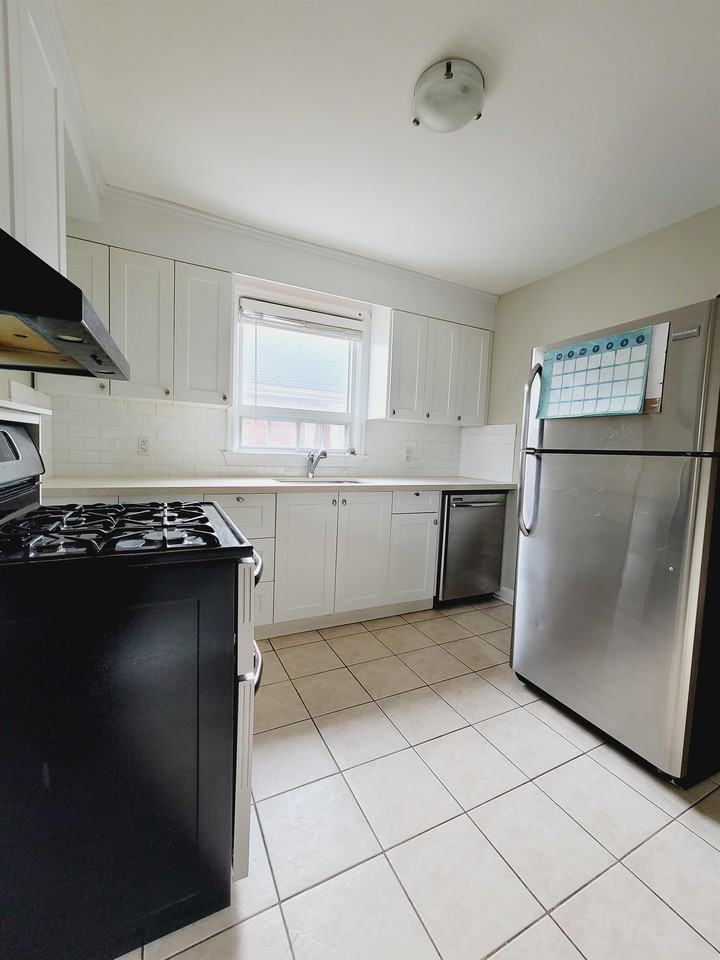 202 Cadillac Avenue South 1 Apartments 202 Cadillac Ave S, Oshawa