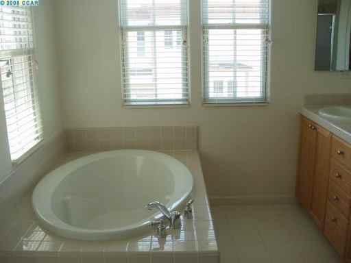 2105 Lewis St - Photo 3 of 4