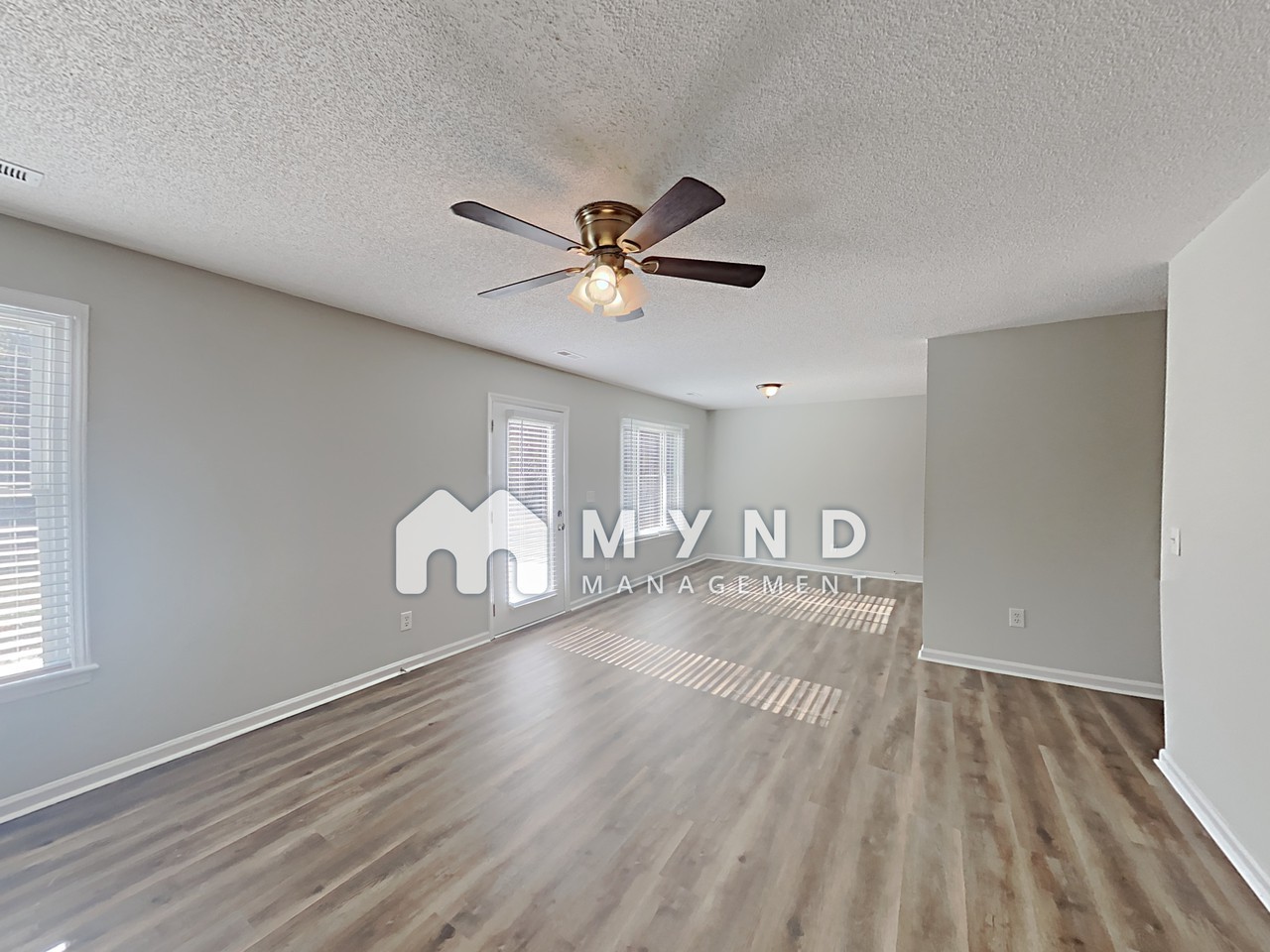 113 Dover Cir - Photo 2 of 15