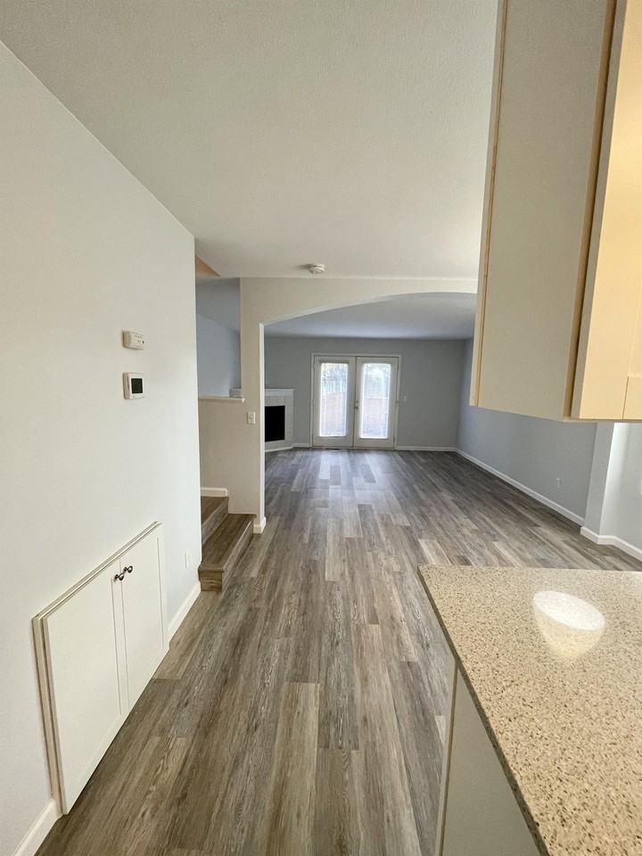 473 Ne Conifer Blvd - Photo 3 of 16
