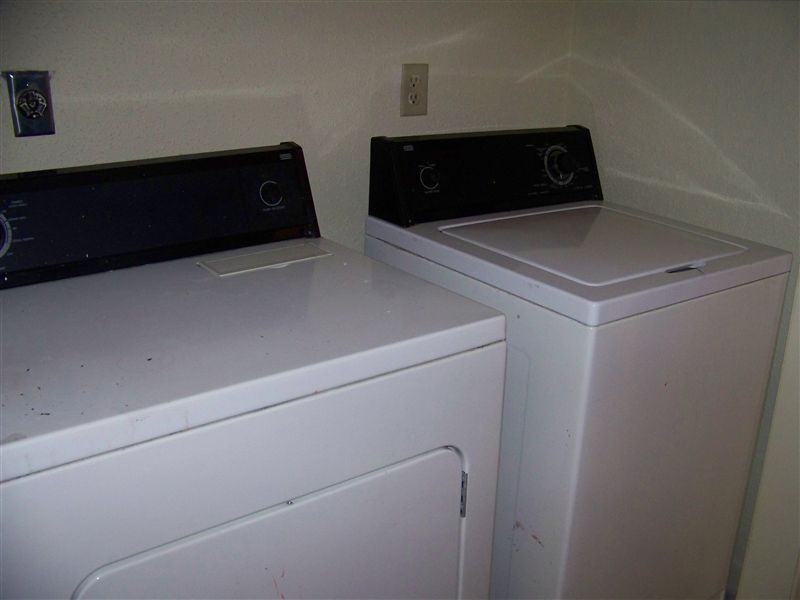 1502 Oakdale Cir - Photo 2 of 6