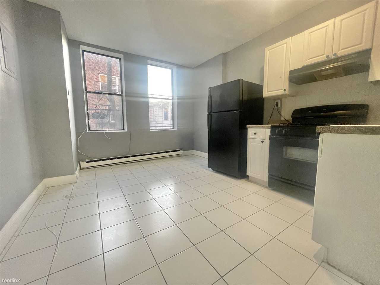 305 49th St - Photo 2 of 2