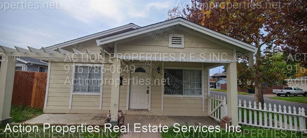 149 Cedar St - Photo 2 of 13
