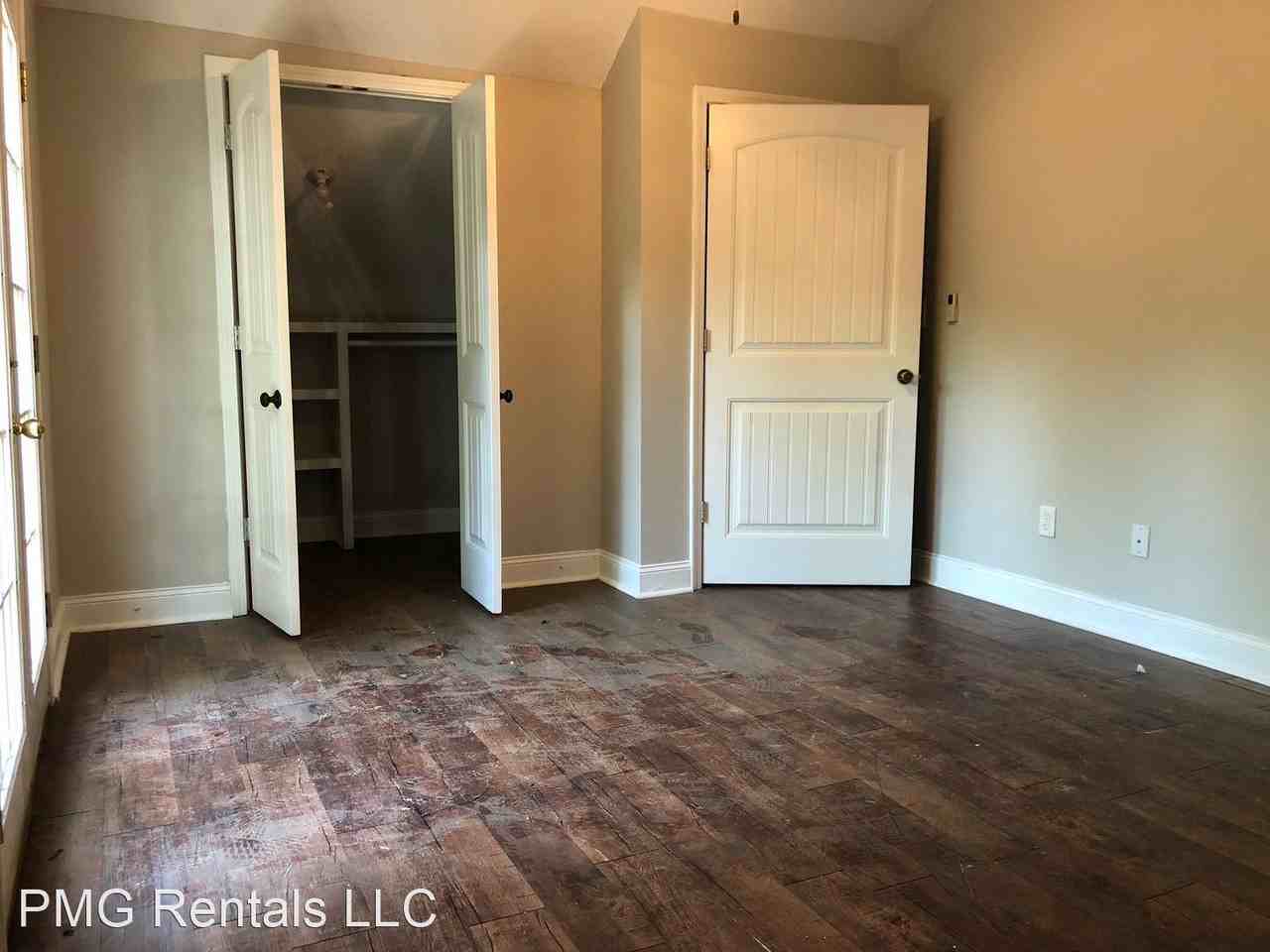 452 South College St. - Photo 3 of 4