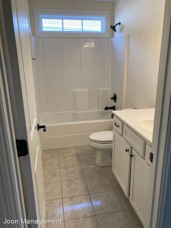 393 Brewer Dr - Photo 2 of 8