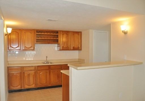 1404 Endicott Dr - Photo 3 of 10