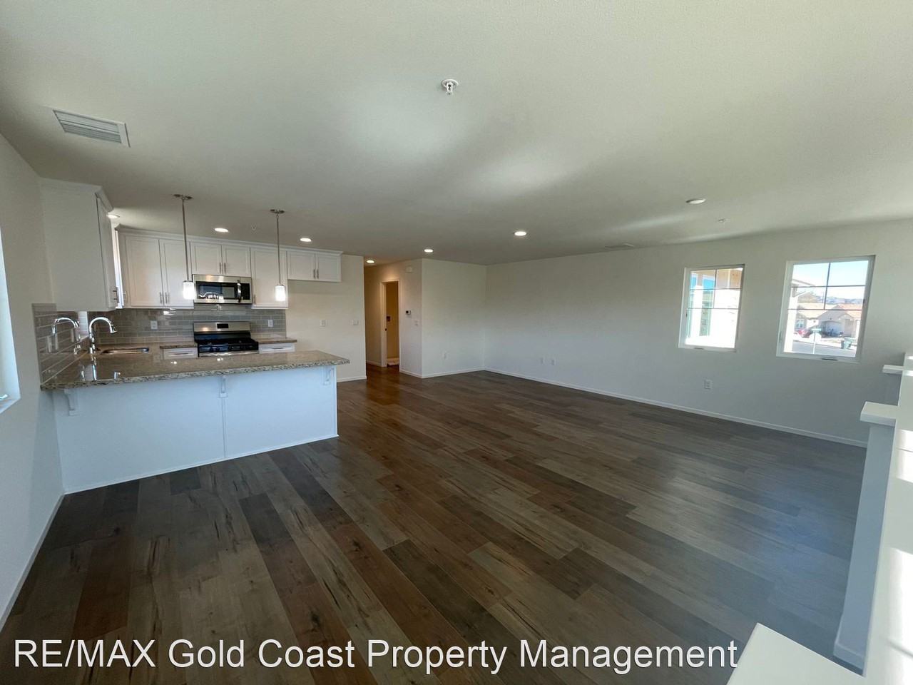 4043 Aurora Way - Photo 3 of 27