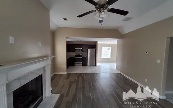 1102 River Wood Cir W - Photo 3 of 8