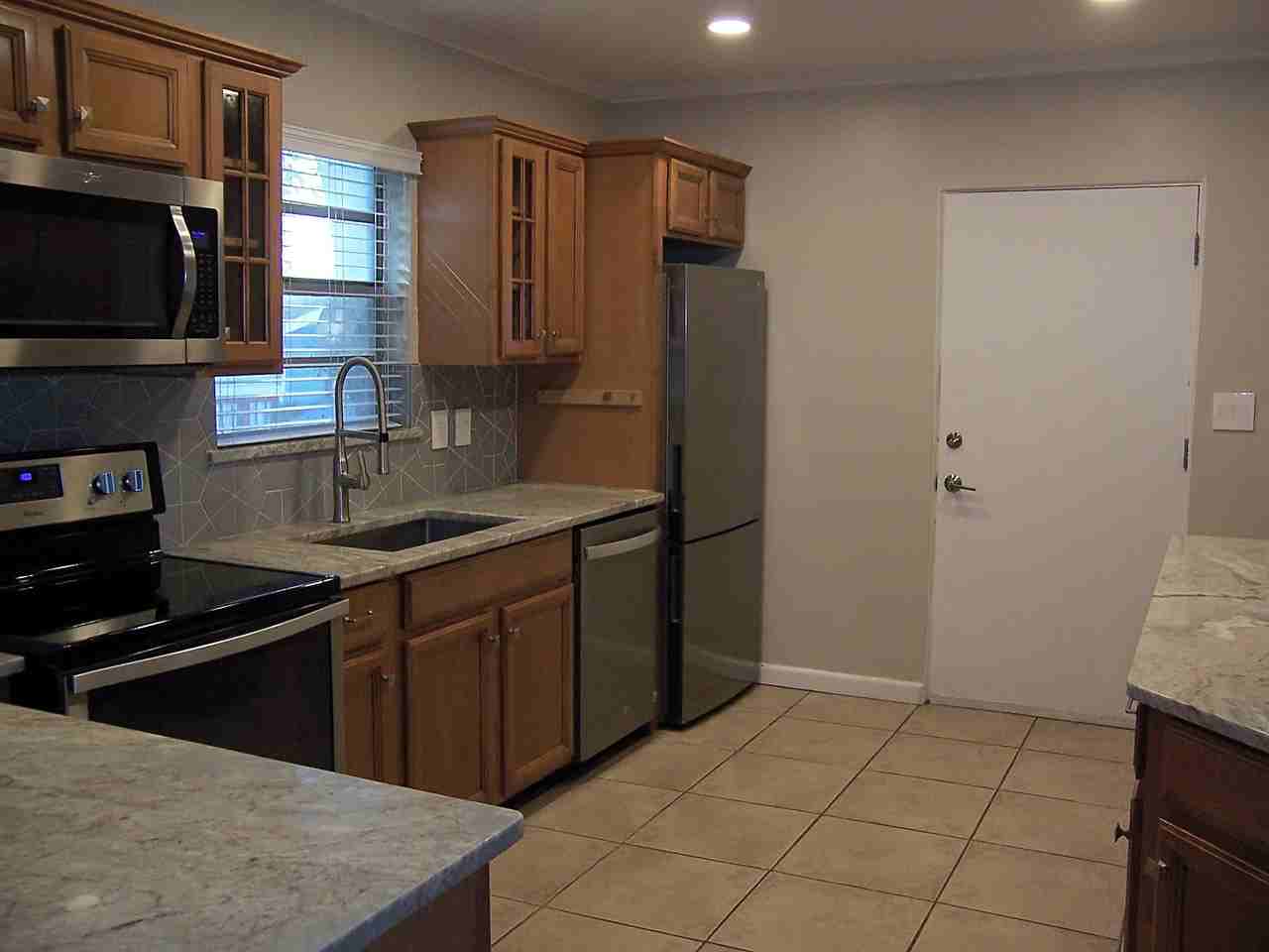 1315 E Central Blvd - Photo 3 of 9